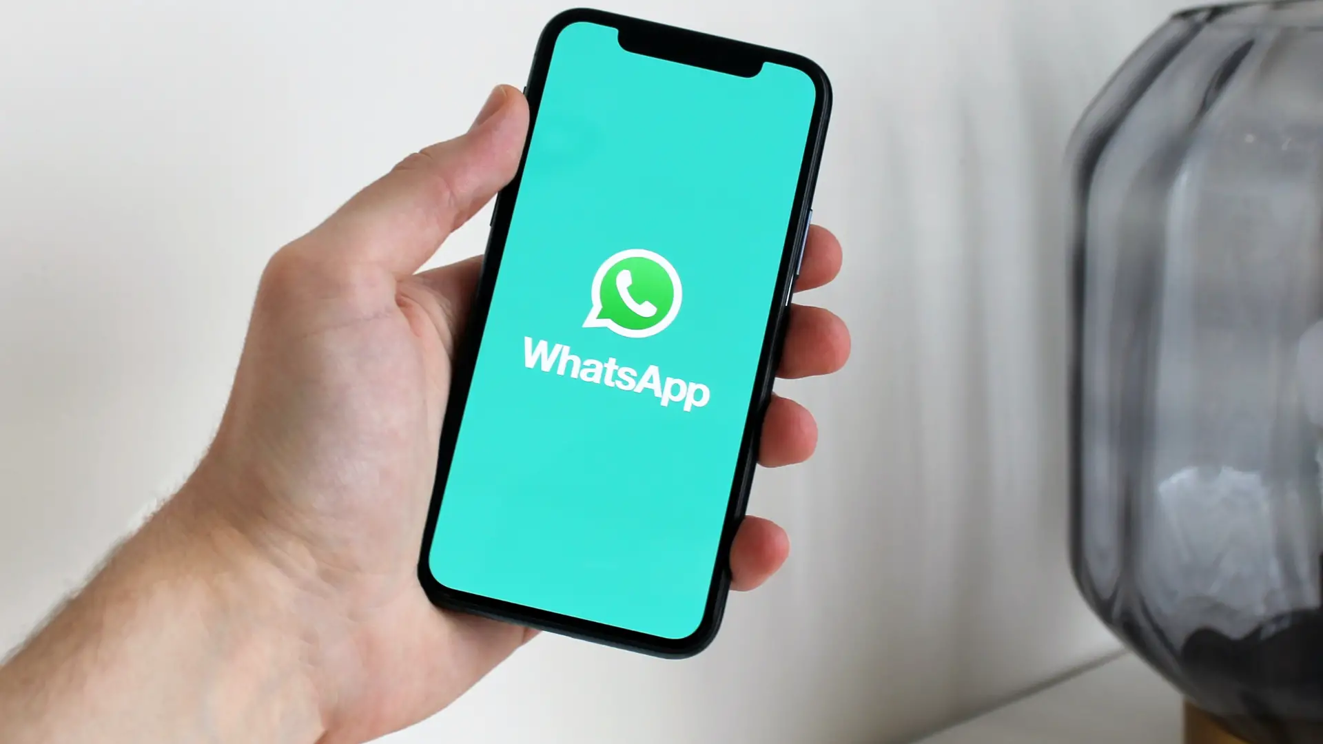 How to stop spam calls on WhatsApp